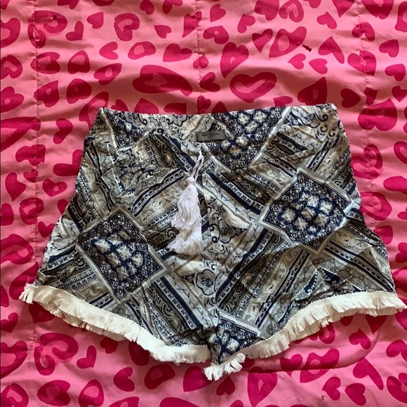 Fashion Nova high rise shorts - Picture 3 of 4